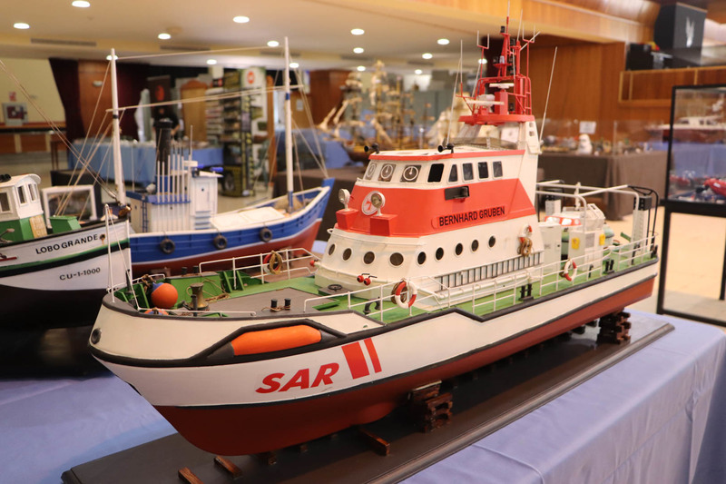 Barcos de plástico, escalas de 1/350 y próximas