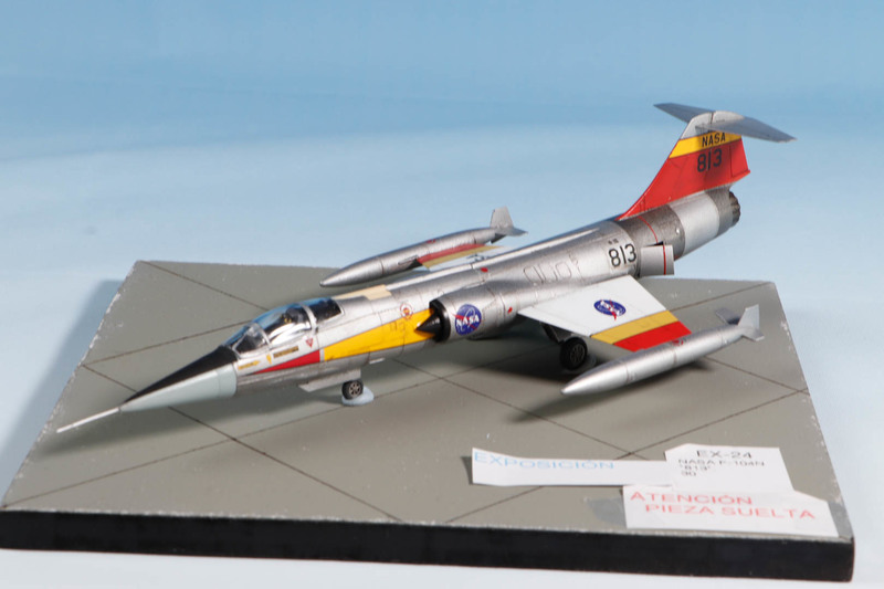 NASA F-104N "813".