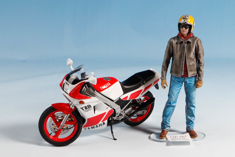 YAMAHA ZR-250 Y PILOTO.