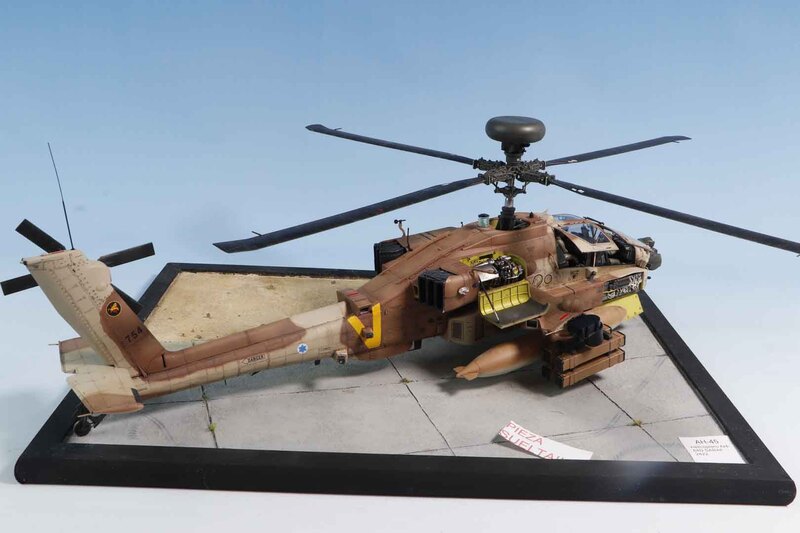 Helicóptero AH-64D SARAF escala 1/35