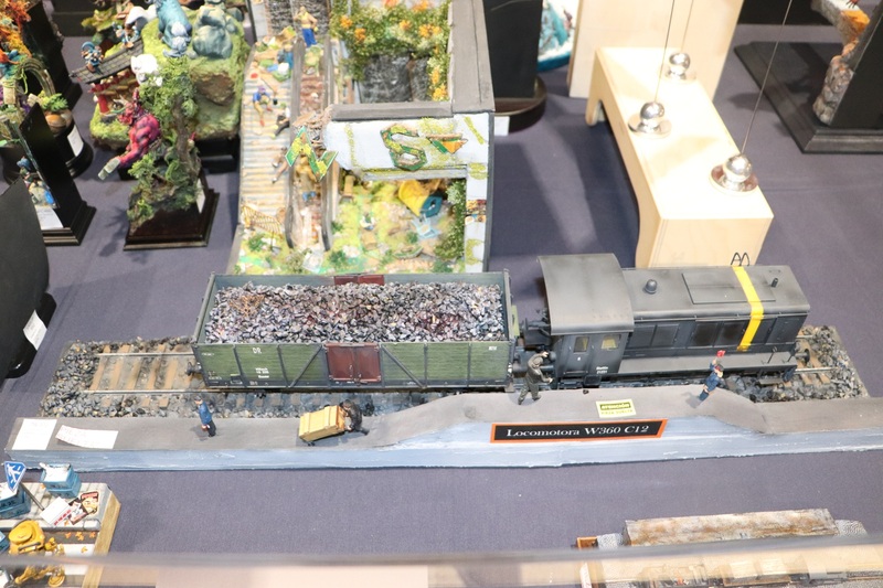 Locomotora  WR360  y vagón góndola