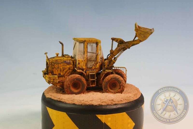 ESCAVADORA HITACHI