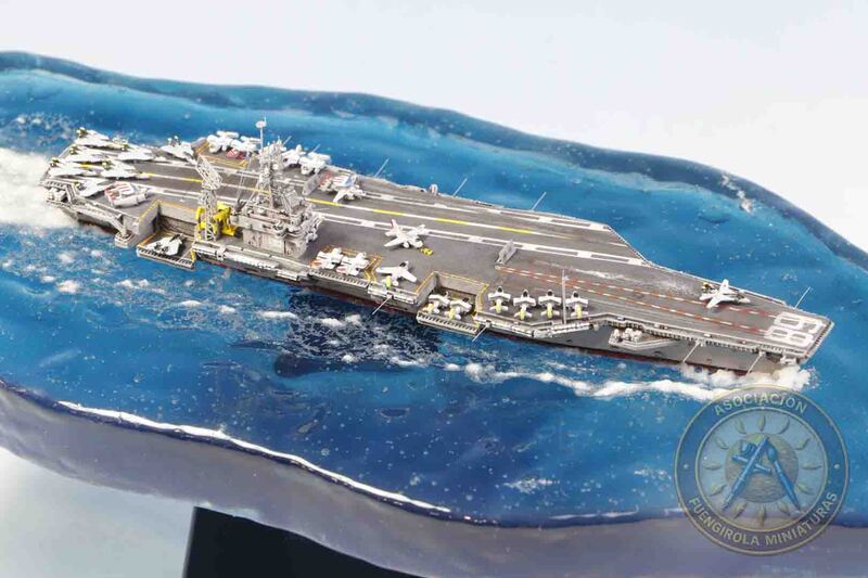 Barcos de Plástico escalas 1/700 y anexas.