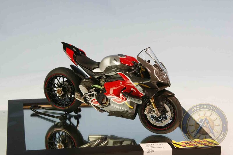 Ducati suoerlegera v4 Red Bull