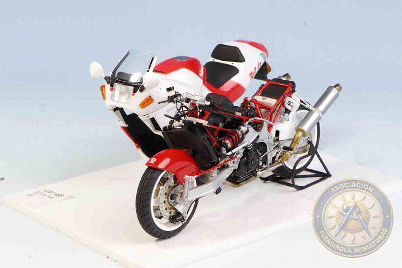 Motos todas las escalas.