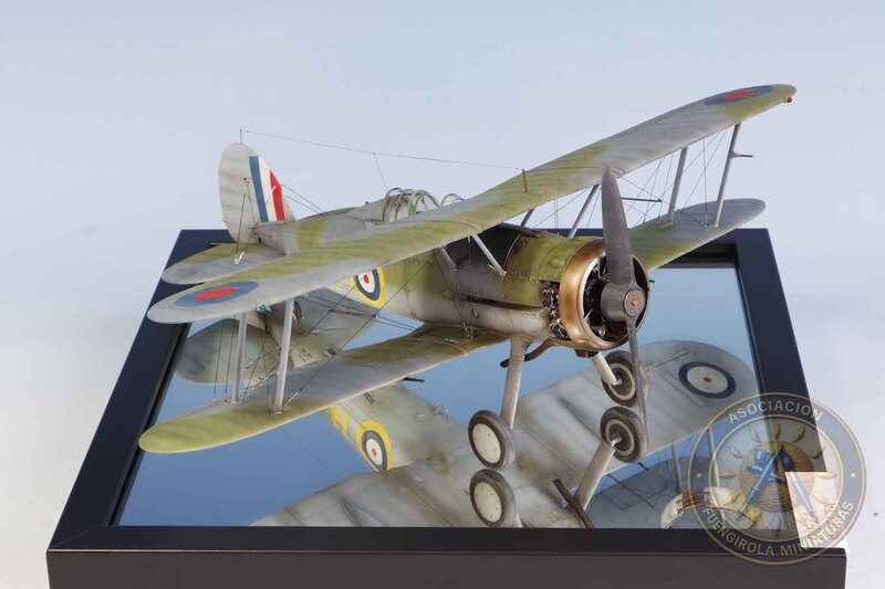 Aviones militares escala 1/32 o superior.