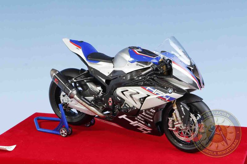 BMW HP4 RACE (1/9)